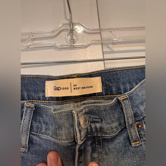 NWT - 1969 Best Girlfriend Jeans  medium wash, minor distressing - Picture 2 of 6